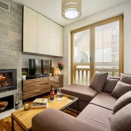 Secluded Mountain Cozy With Fireplace بانسكو