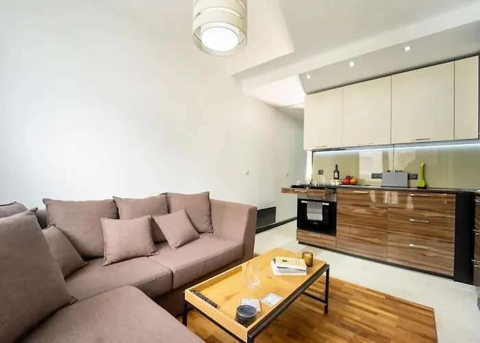 Secluded Mountain Cozy With Fireplace