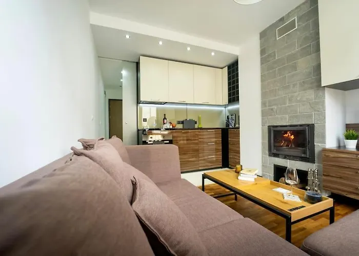 Secluded Mountain Cozy With Fireplace